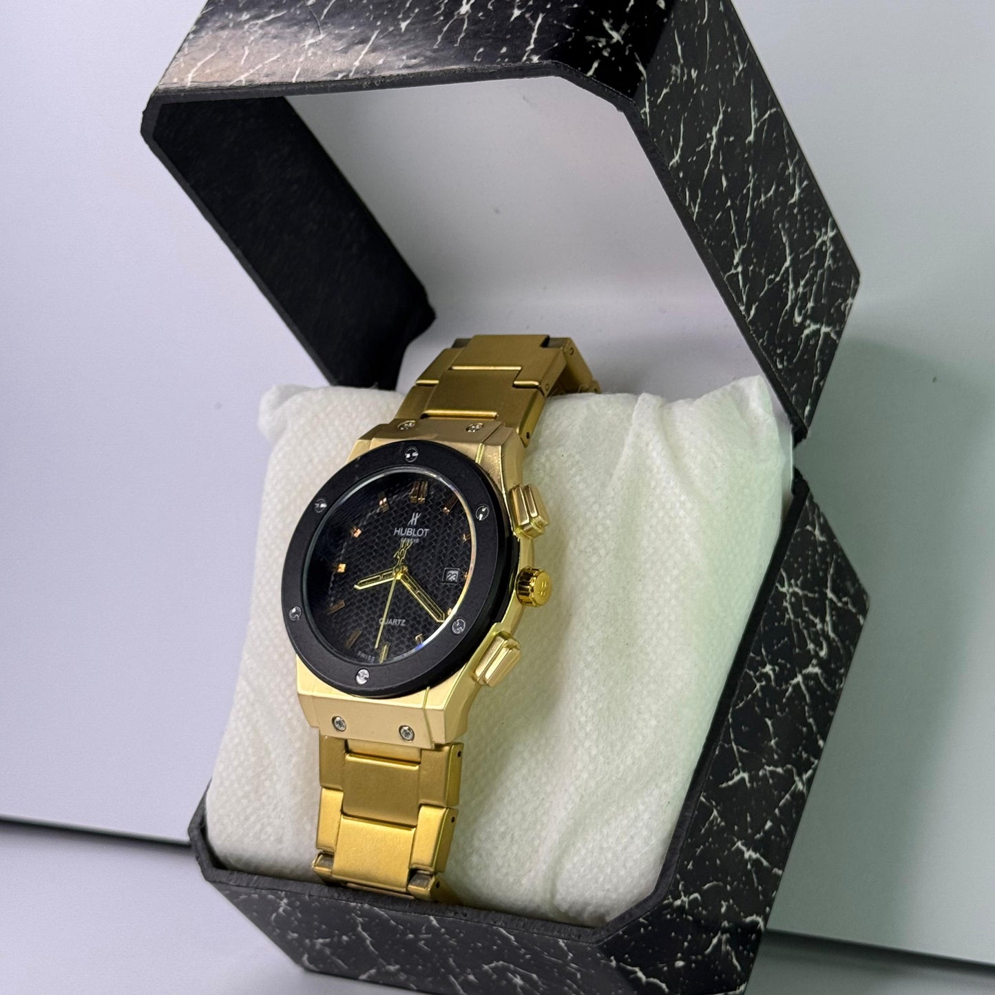 HUBLOT CLASSIC FUSION IN BLACK AND GOLDEN
